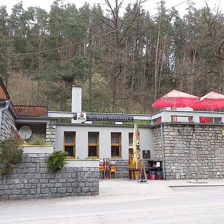 Lesni Restaurace Harrachovka 호텔 타보르 외부 사진
